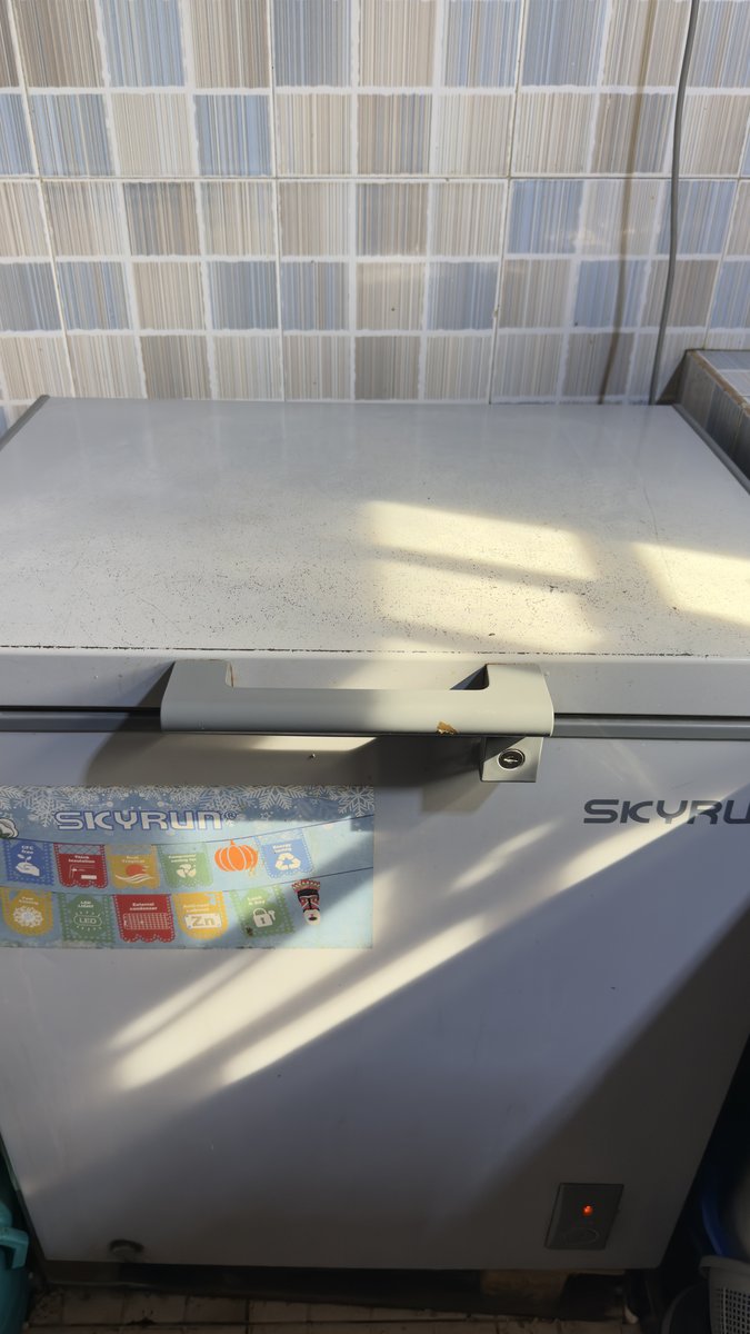 Skyrun 145L chest freezer (grey color)