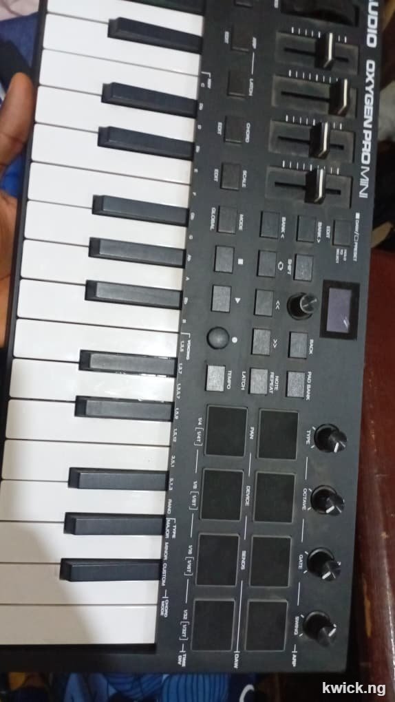 32 keys m-audio keyboard